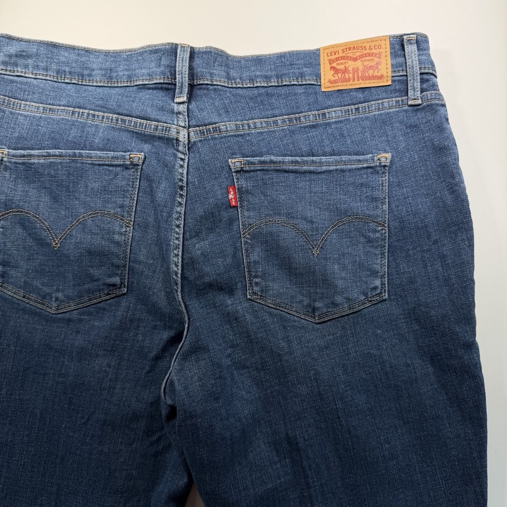 Levi's Women's Shaping Skinny Jean 32 Medium Wash Classic Denim - Picture 5 of 11